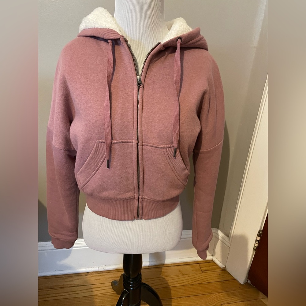 Aeropostale cropped sweatshirt. Size small Purple/Mauve.  Fleece lined